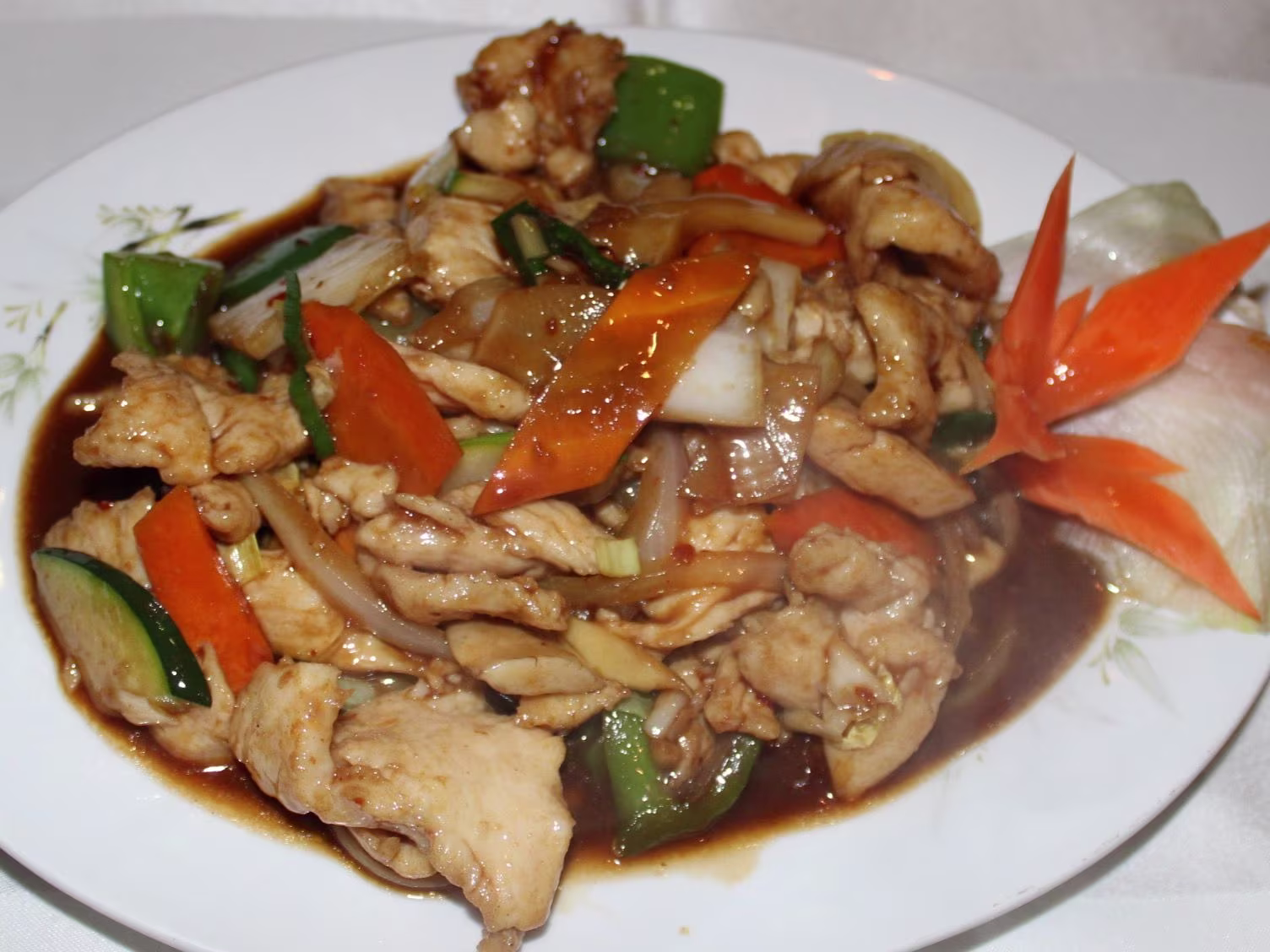 Hühnerfleisch nach Sichuan-Art (scharf)