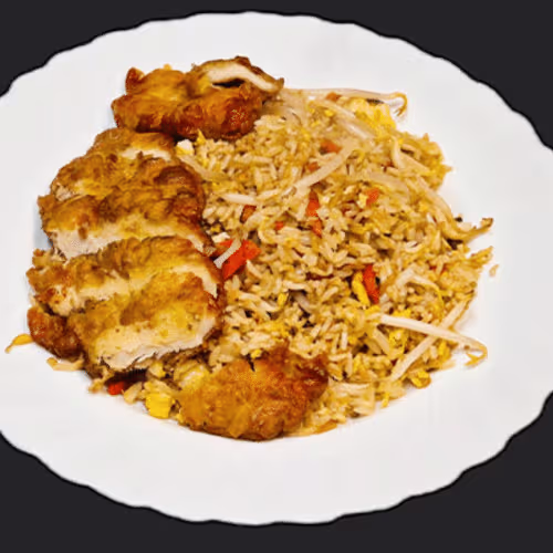Gebratener Eierreis mit knusprigem Huhn