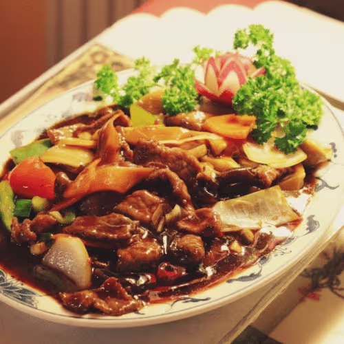 Rindfleisch mit Bambus und Pilzen