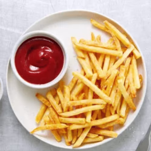 Große Pommes mit Ketchup