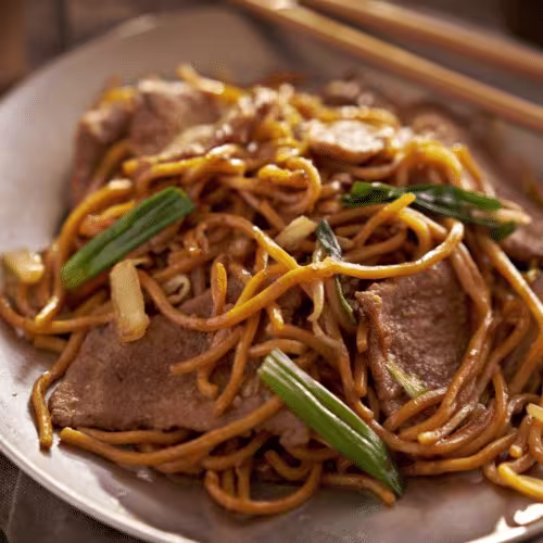 Gebratene Nudeln mit Rindfleisch