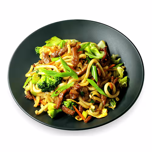 Gebratene Udon mit Rindfleisch und Gemüse