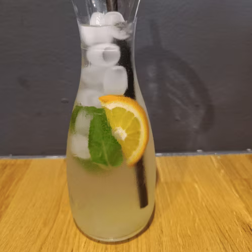 Hausgemachte Yuzu Eistee mit Minze 0,5l
