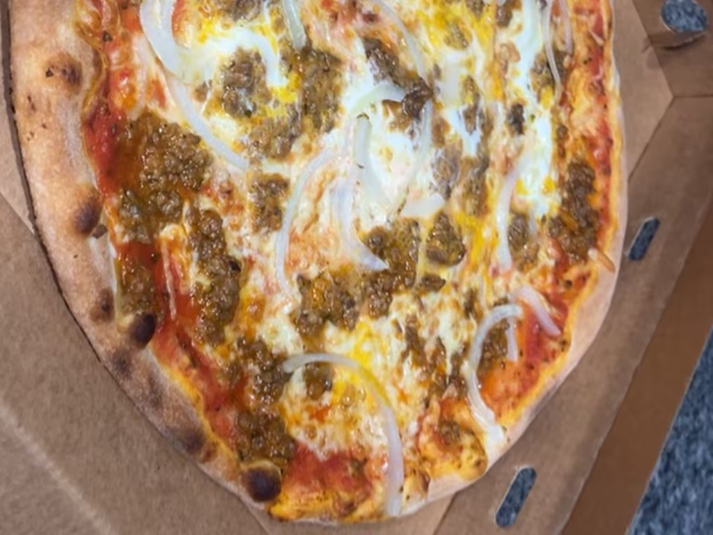 Pizza Bolognese