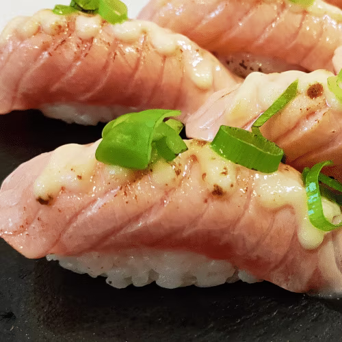 Special Nigiri Aburi Sake (1 Stück)
