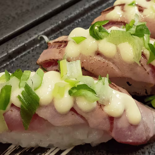 Special Nigiri Aburi Maguro (1 Stück)