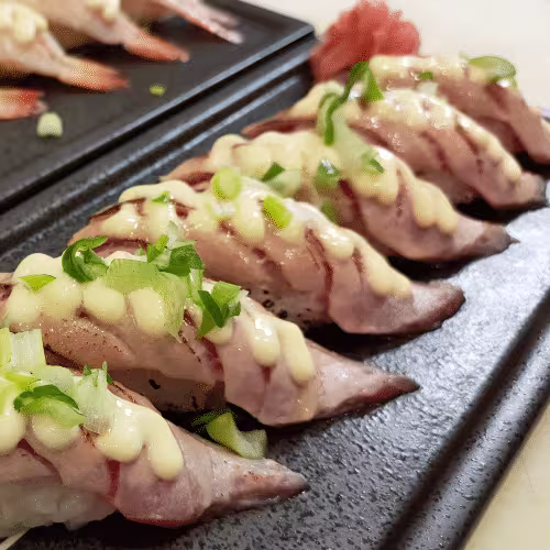 Special Nigiri Aburi Maguro (6 Stück)