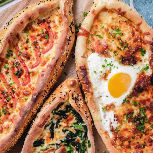 Pide mit Hackfleisch und Ei