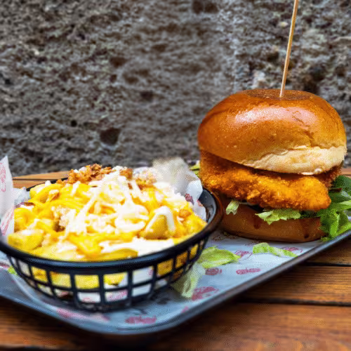 Burger Menü mit Loaded Fries
