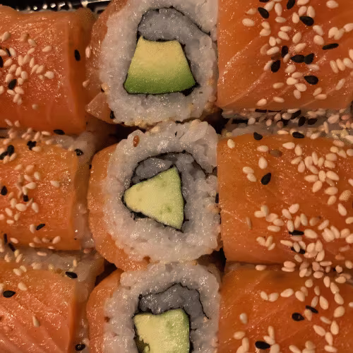 Lachs Sesam Maki (12 Stück)