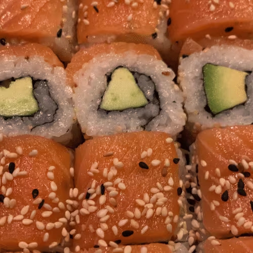 Lachs Sesam Maki (18 Stück)