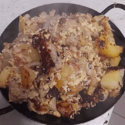 Holzhackerpfand'l mit grünem Salat