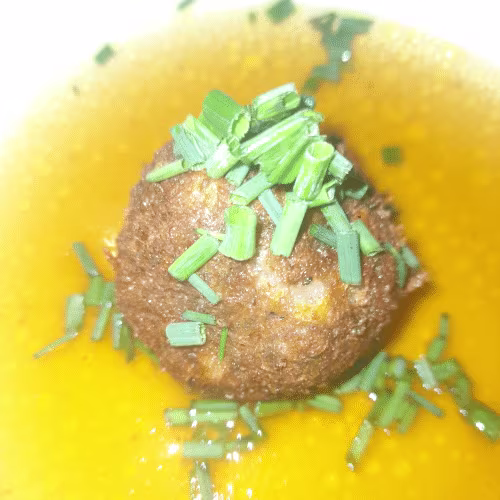 Rindsuppe mit Leberknödel