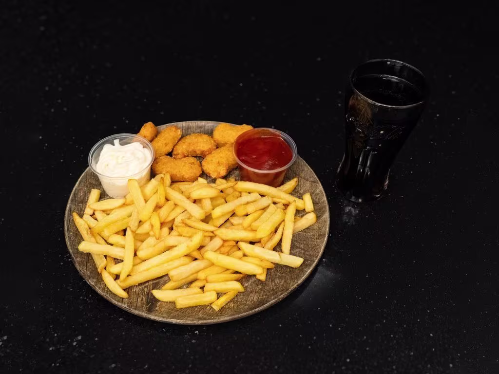 Chicken Nuggets Menü (6 Stück)