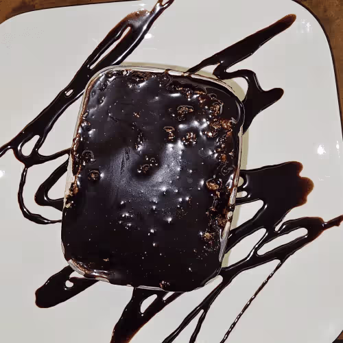 Hausgemachte Honig Torte mit Schoko Glasur