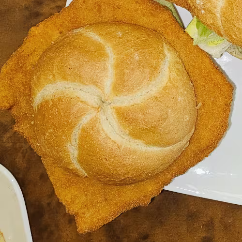 Schnitzel-Semmel mit 1 Pepsi 0,33l