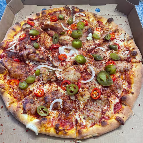 Pizza Kebap Mega Scharf Menü (scharf)