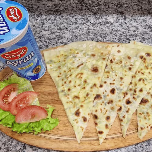 Hausgemachte Gözleme mit Hackfleisch