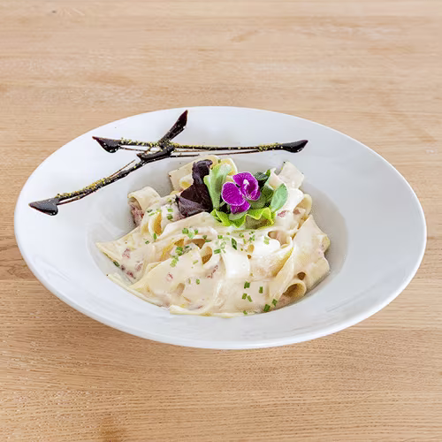 Hausgemachte Bandnudeln Carbonara