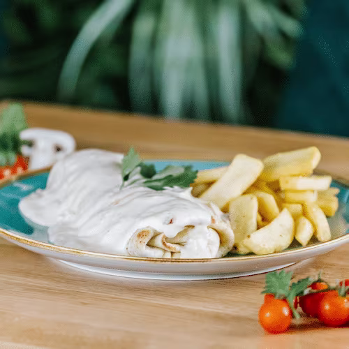 Prestige Palatschinken mit Sauce übergossen