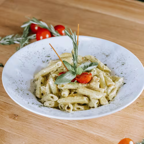 Pasta Pesto Pasta mit Hühnerfleisch