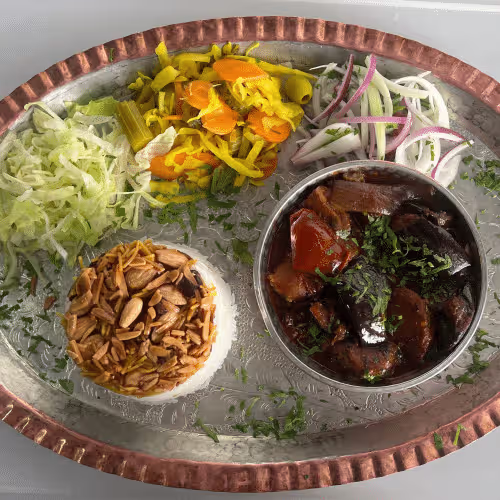 Hausgemachter Eintopf mit Reis (vegetarisch)