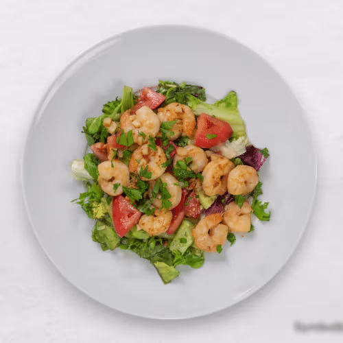 Calamari und Shrimps auf Blattsalat