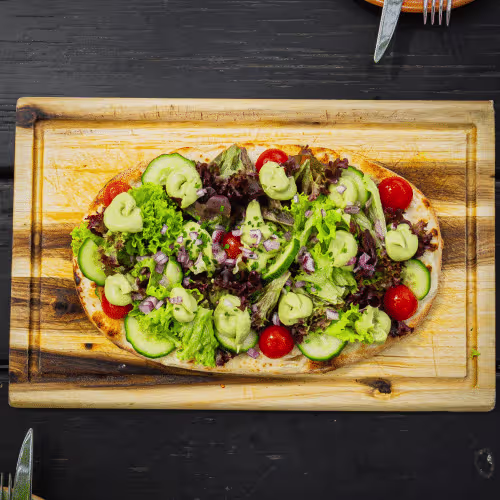 Brot mit Avocadocreme