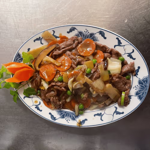 Rindfleisch mit Bambus und Pilzen