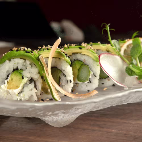 R01: avocado Roll (8 Stück)