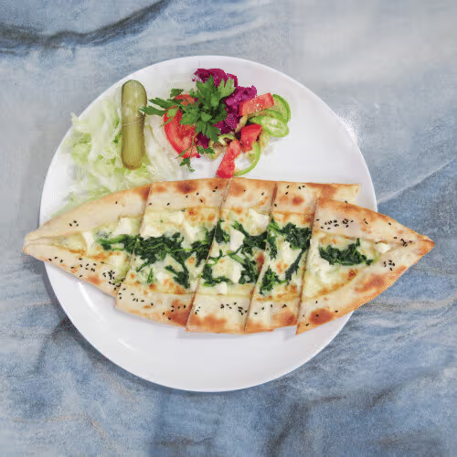 Pide Spinat und Schafskäse