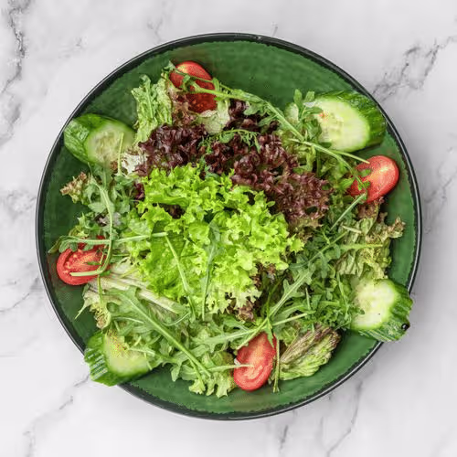 Frischer Sommersalat