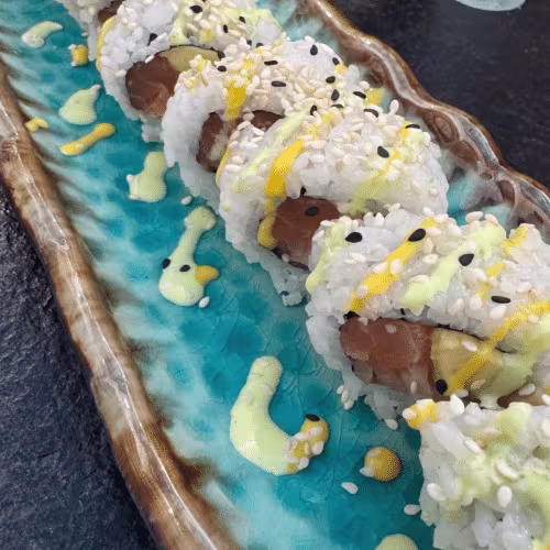 M9 Philadelphia Rolle (geräucherter Lachs, käse Avocado) (10 Stü