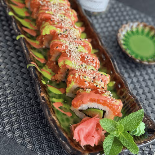 M13 Scharfe Lachs Rolle (Lachstatar, Avocado, Sesam) (10 Stück)