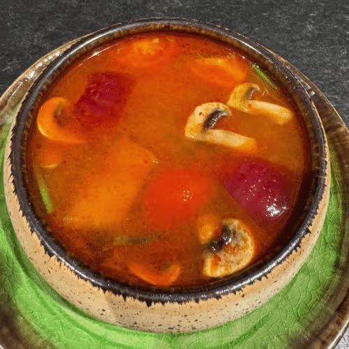 Tom Yum Suppe mit Gemüse