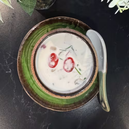 Zitronengrassuppe mit Kokosmilch, Garnelen und Koriander