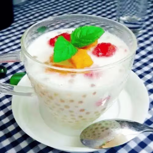 Tapioka Perle mit Kokosmilch und Früchten