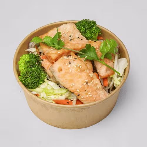 Nudeln mit Lachs und Teriyakisauce