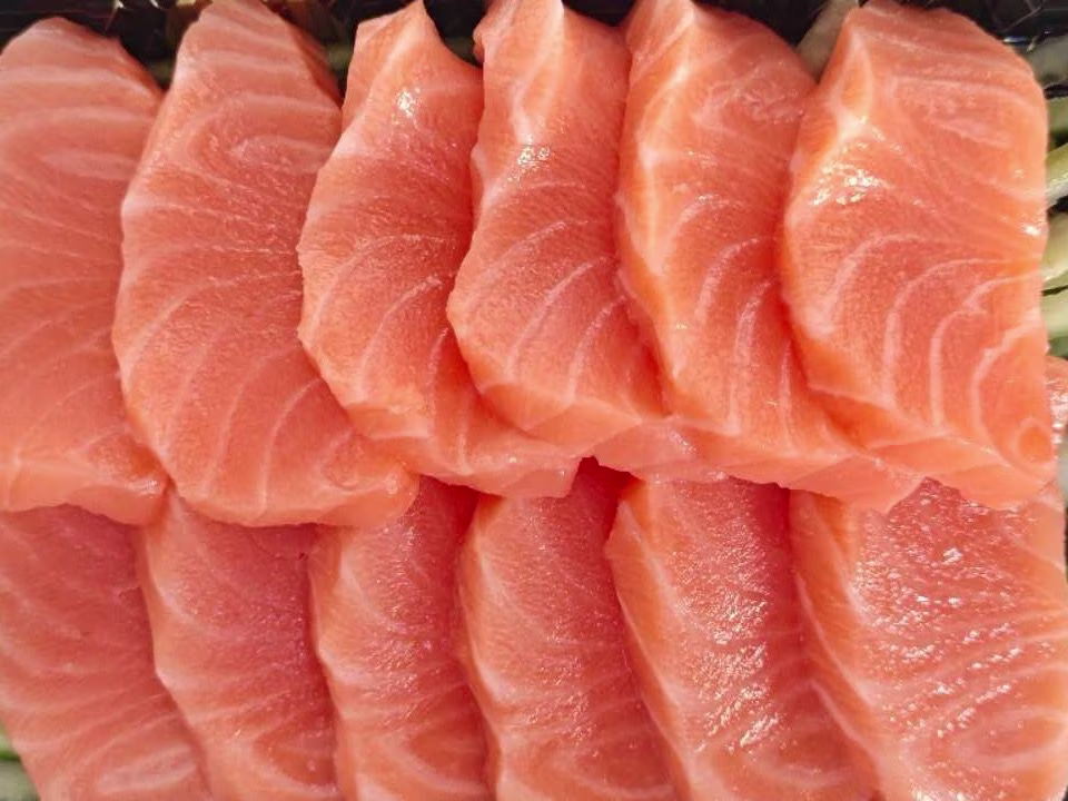 Lachs Sashimi (12 Scheiben)