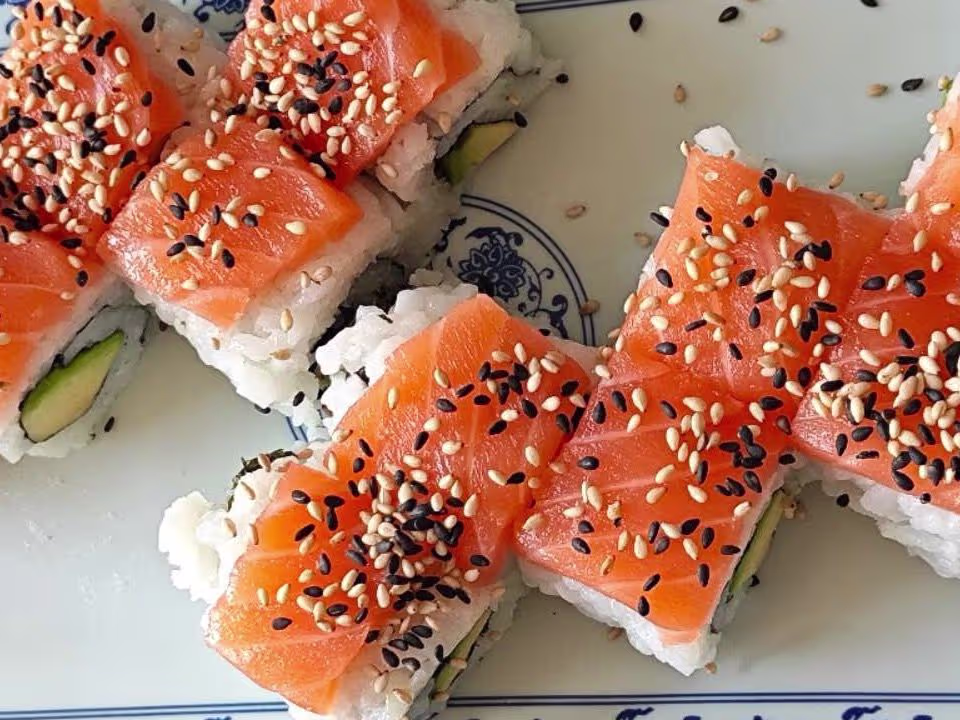 Lachs Avocado Maki (12 Stück)