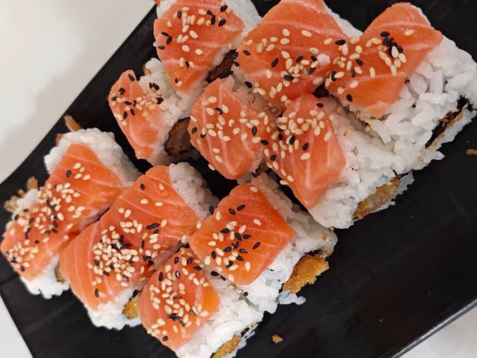 Sake Tempura Roll (12 Stück)