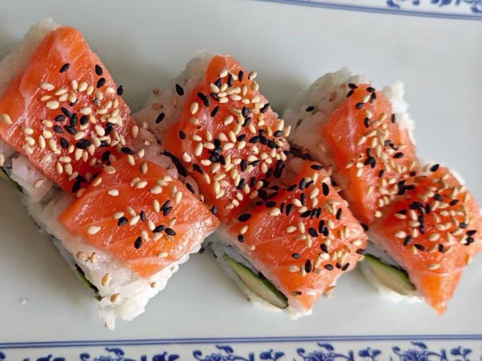 Lachs Avocado Maki (6 Stück)