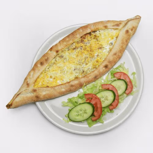 Pide mit Faschiertem, Käse und Ei (klein)