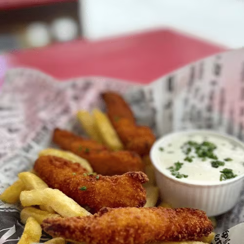 Crispy Chicken auf Pommes