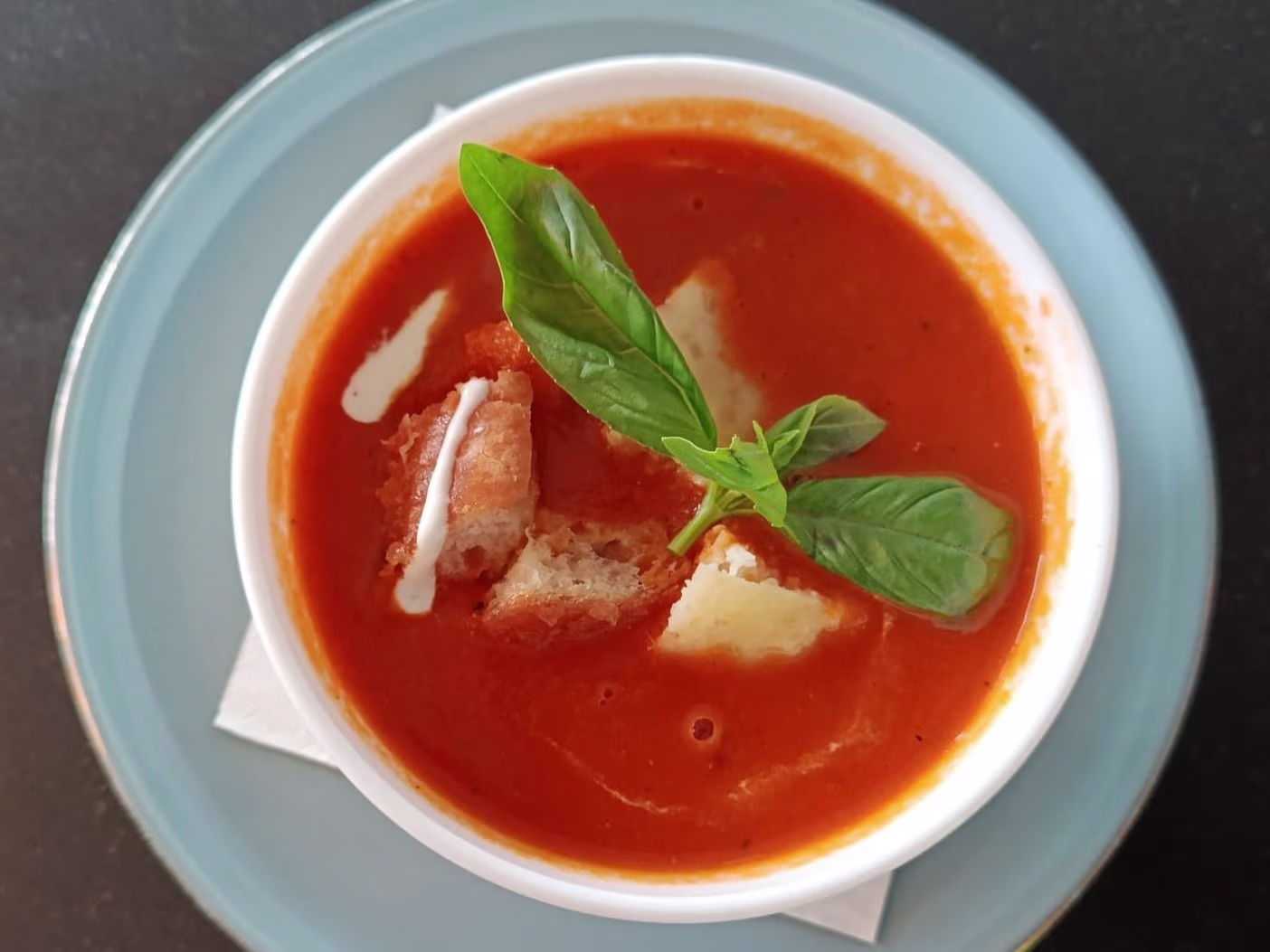 Tomatensuppe mit Croutons