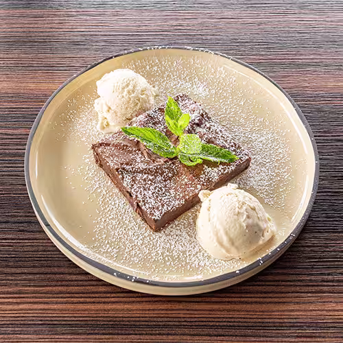 Brownie mit Vanilleeis