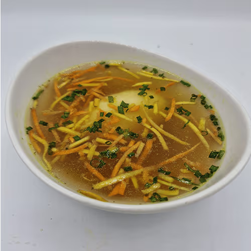 Kräftige Rindsuppe mit Grießnockerl