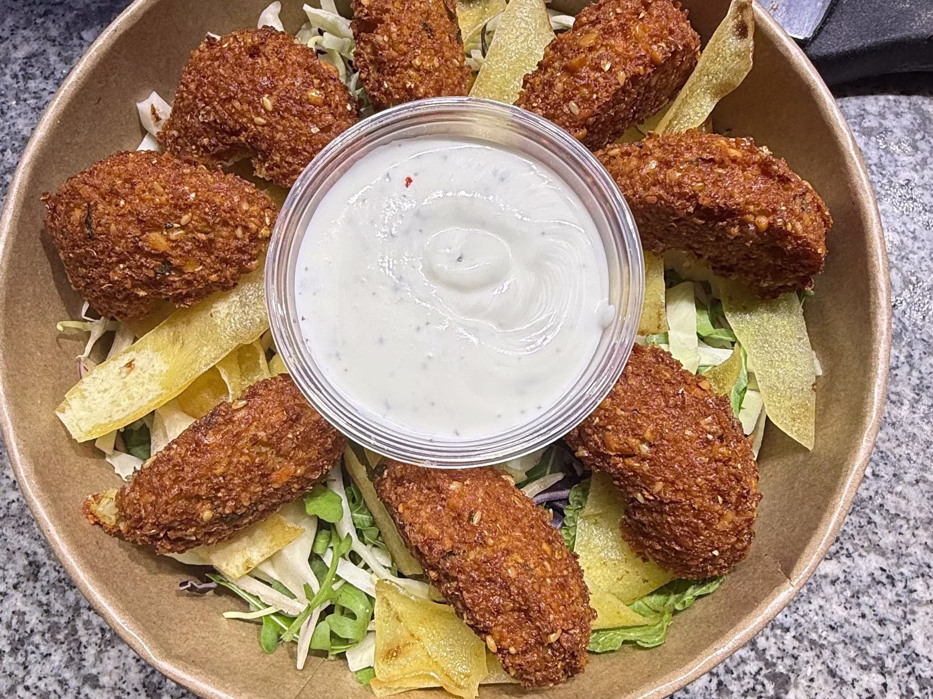 Hausgemachte falafel-Salat