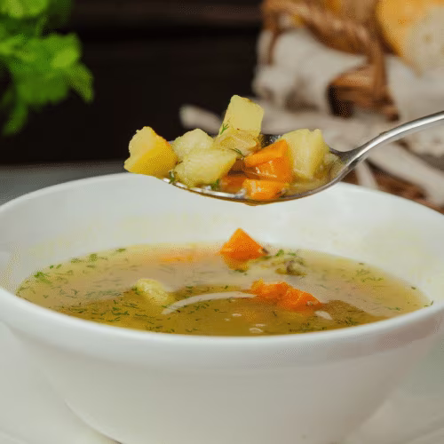 Hühnersuppe mit Semmel