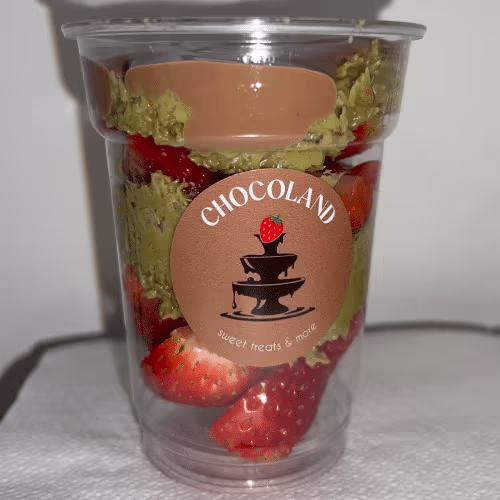 Erdbeere Schokobecher mit Dubaifüllung